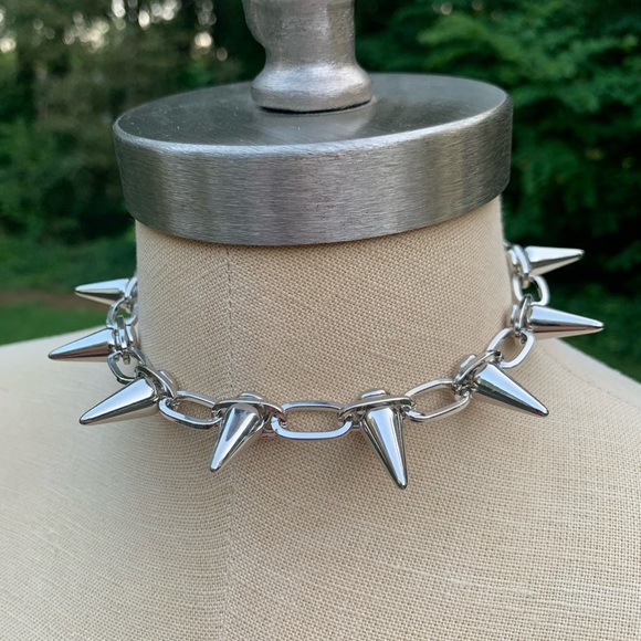 Jewelry - Lightweight Spike Collar Necklace